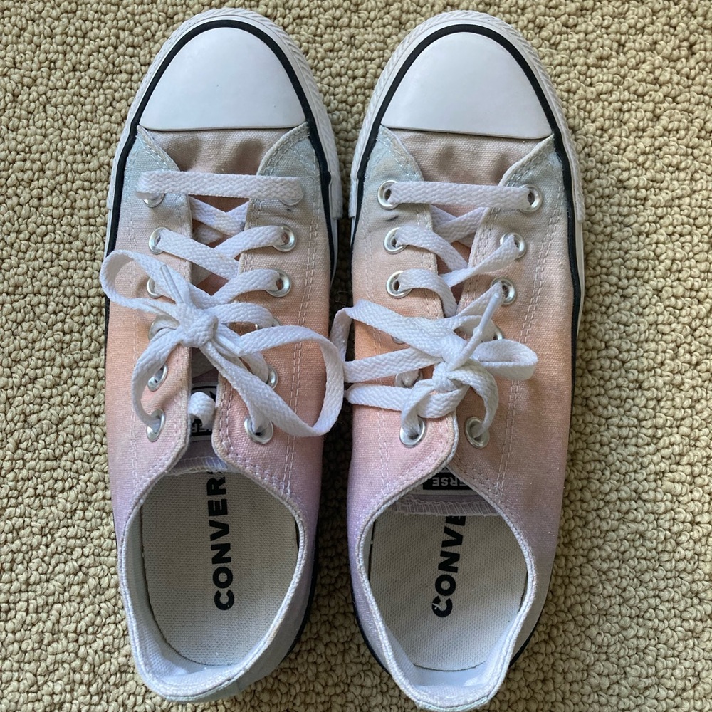 Women’s Converse All Star low top shoes, size 8